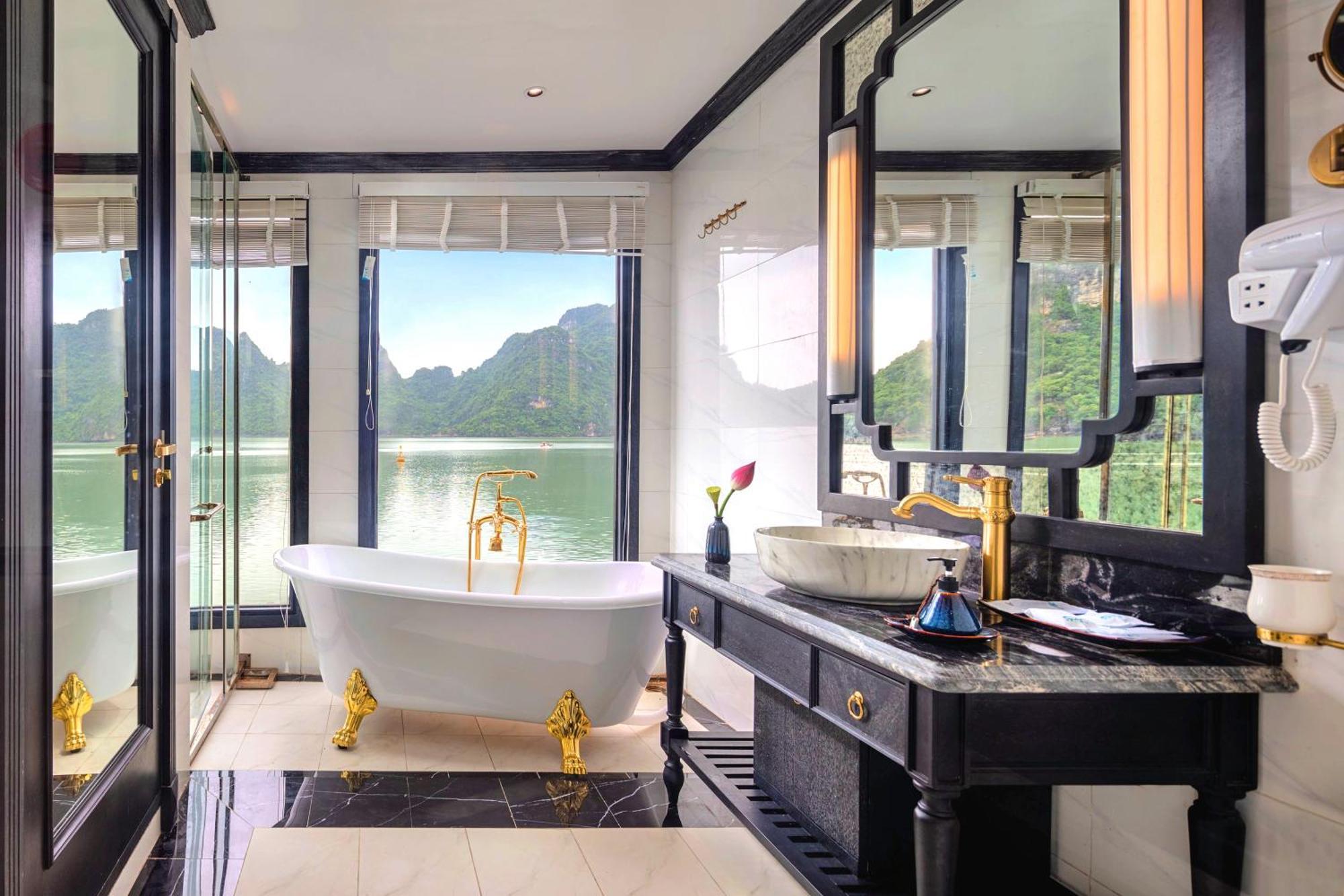 Le Journey Luxury Cruise Hotel Ha Long Exterior photo